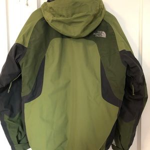 The North Face HyVent 2-1 Jacket Green